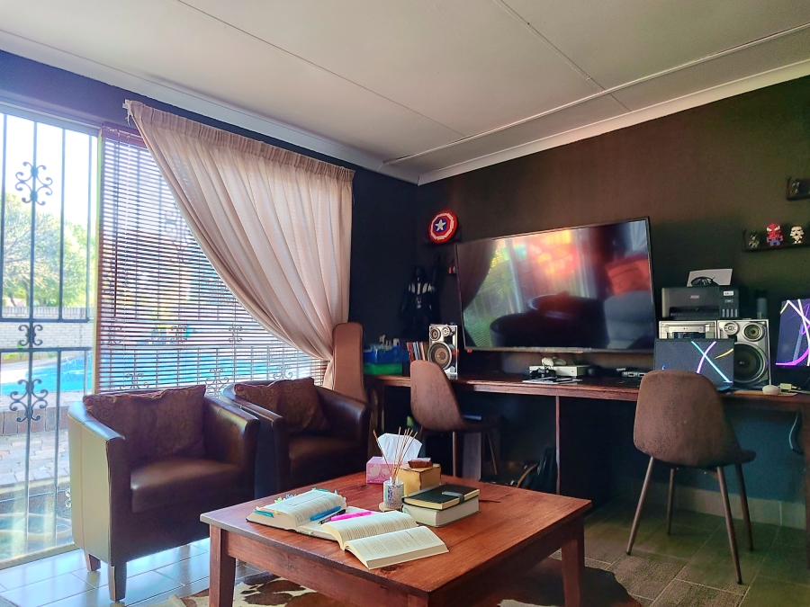 5 Bedroom Property for Sale in Doringkruin North West
